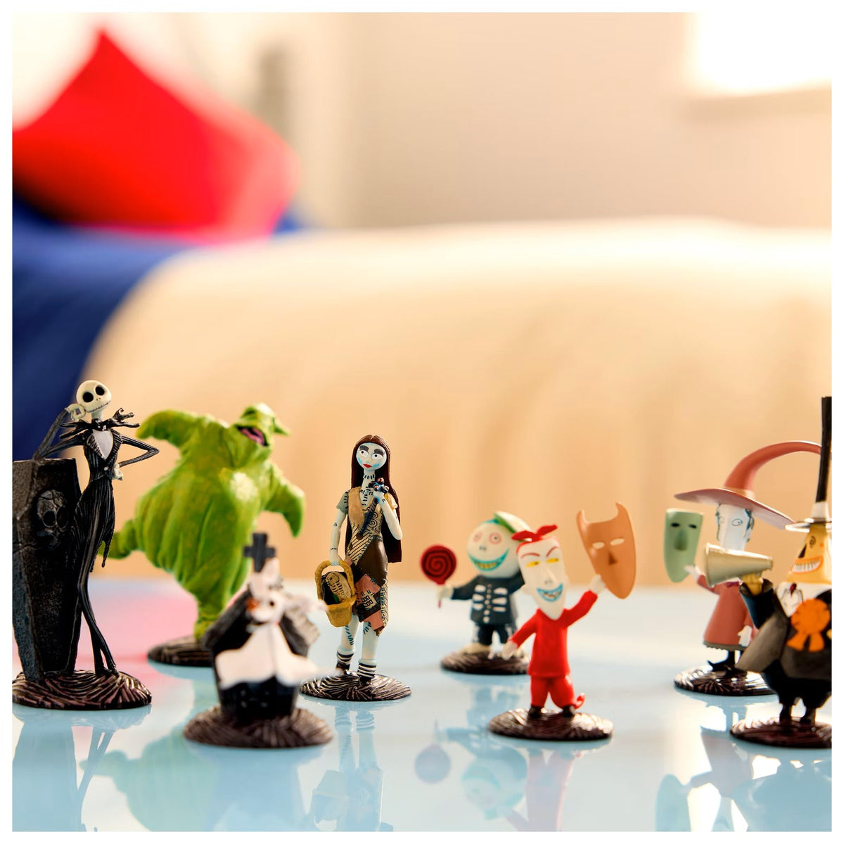8 Fully Sculpted Figures in Double-Tiered Box with Scenic Backgrounds W9923